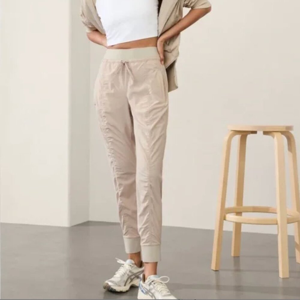 FANTASTIC - NWT Athleta Attitude jogger pant, Sz 6 petite